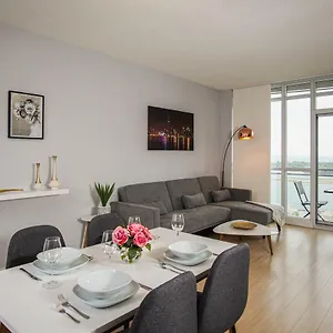 Modern 2 Bedroom In Center Downtown With Waterfront View And Free Parking Toronto