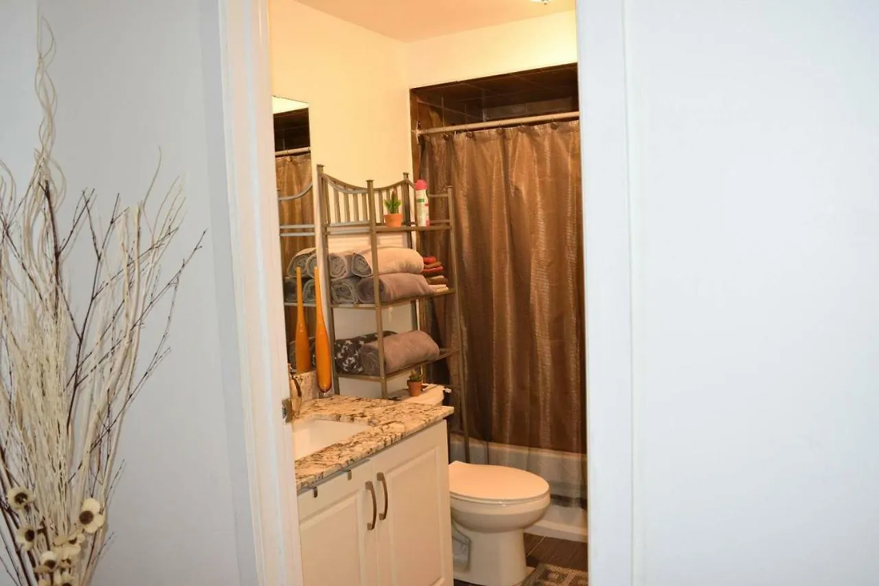2690 Danforth Avenue Aparment A Lejlighed Toronto 0*,  Canada