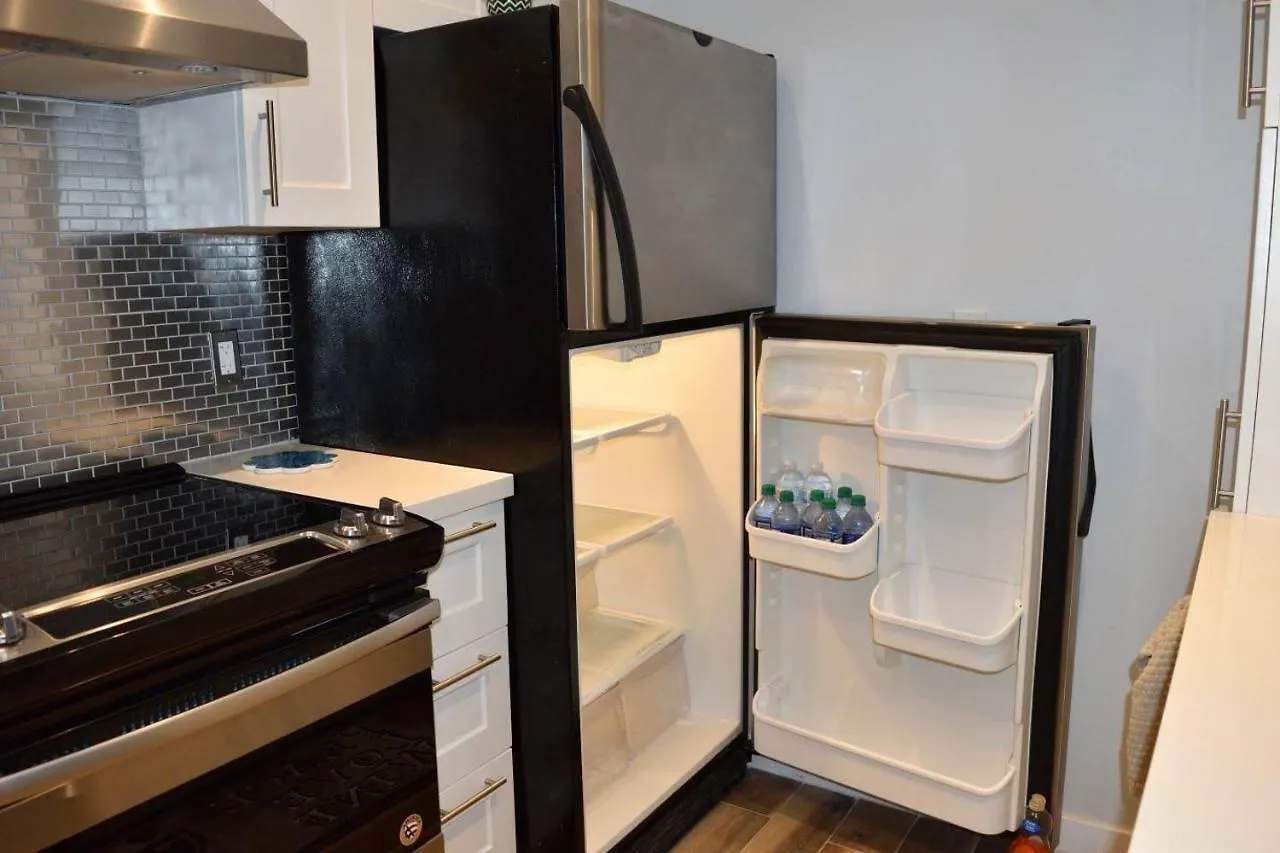 2690 Danforth Avenue Aparment A Lejlighed Toronto Canada