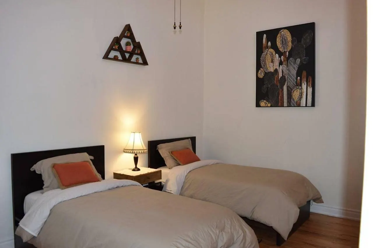 토론토 2690 Danforth Avenue Aparment A 아파트