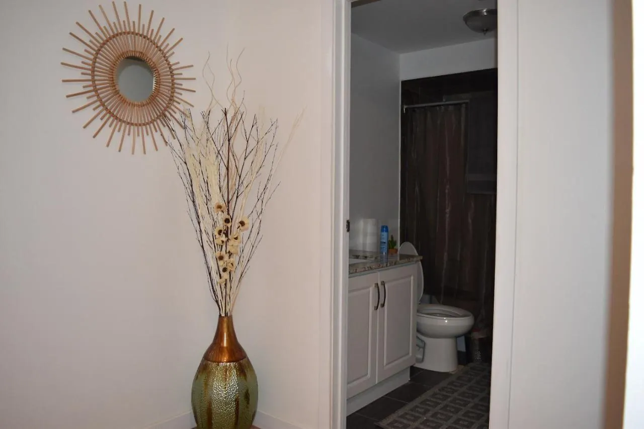 토론토 2690 Danforth Avenue Aparment A 아파트