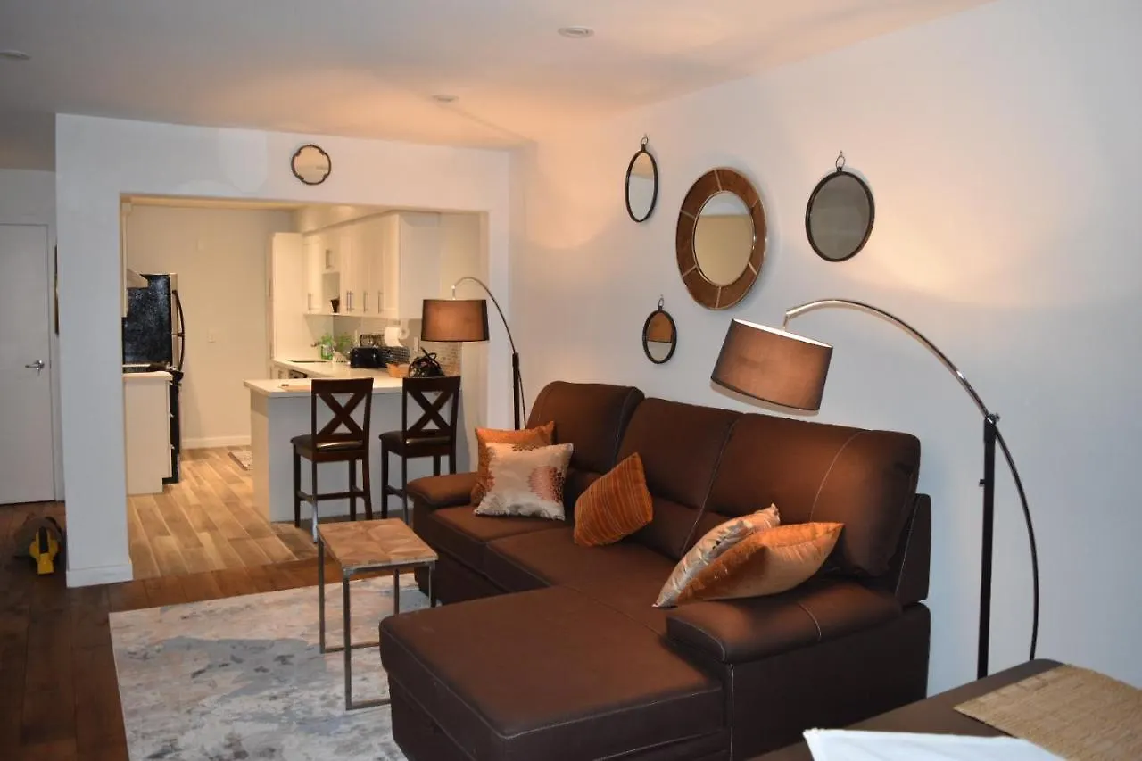토론토 2690 Danforth Avenue Aparment A 아파트